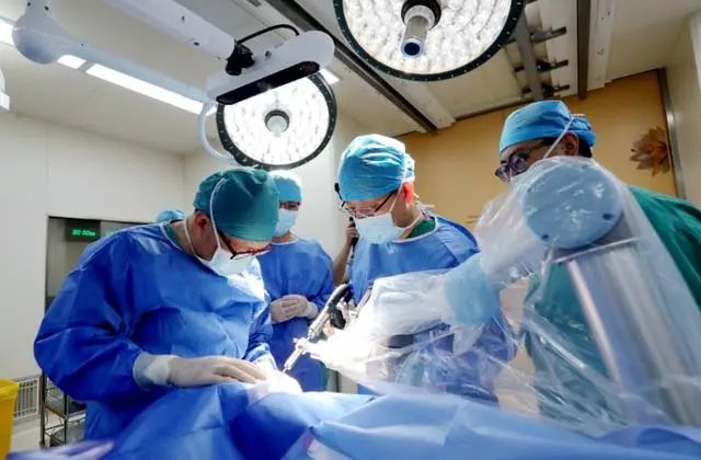 全球首例！宣武医院成功实施自体细胞移植用于治疗帕金森病手术！